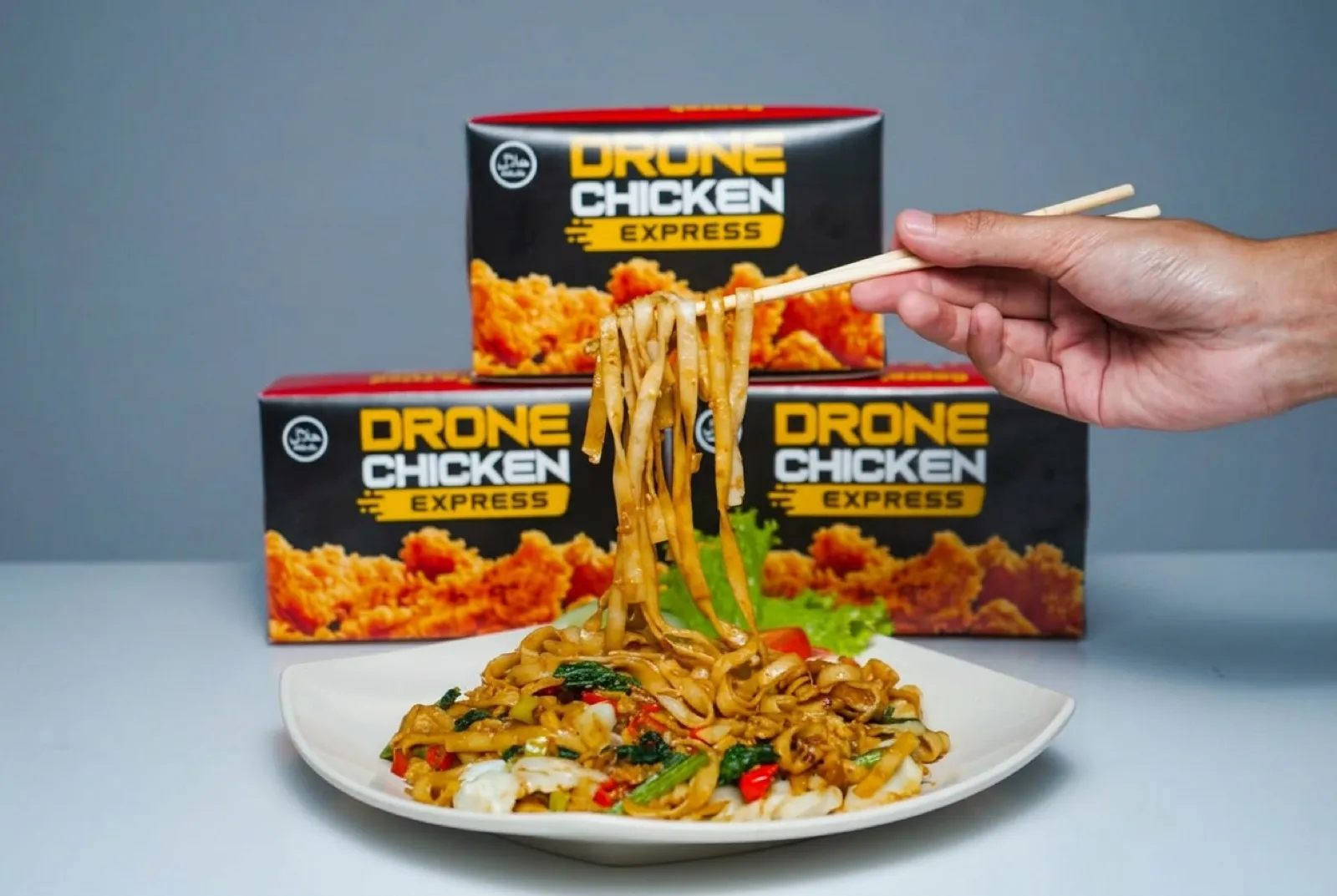 Mie Drone Chicken Express dengan box kemasan