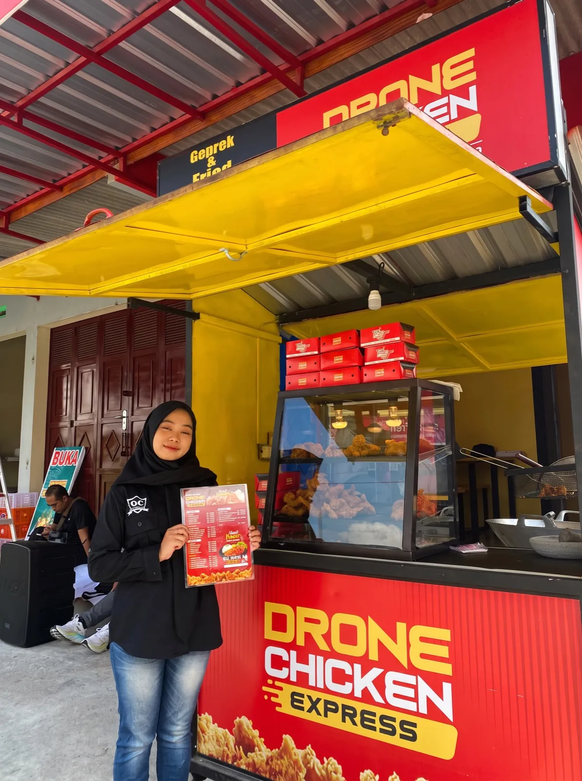 Pendampingan tim mitra di outlet Drone Chicken Express